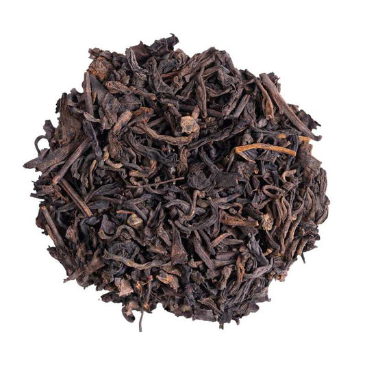 Pu Erh luomu. Kuvassa Pu Erh luomuteen tummia teelehtiä.