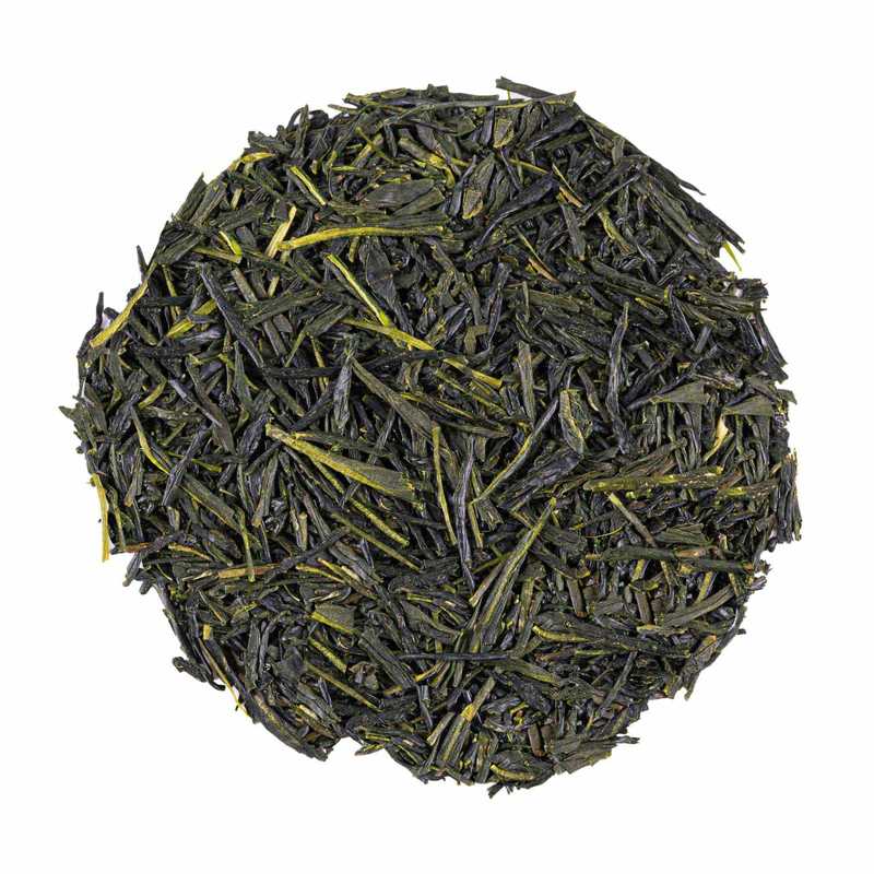 Gyokuro Mikoto luomu vihreä tee. Kuvassa Gyokuro Mikoto luomu vihreän teen neulasmaisia tummanvihreitä lehtiä.
