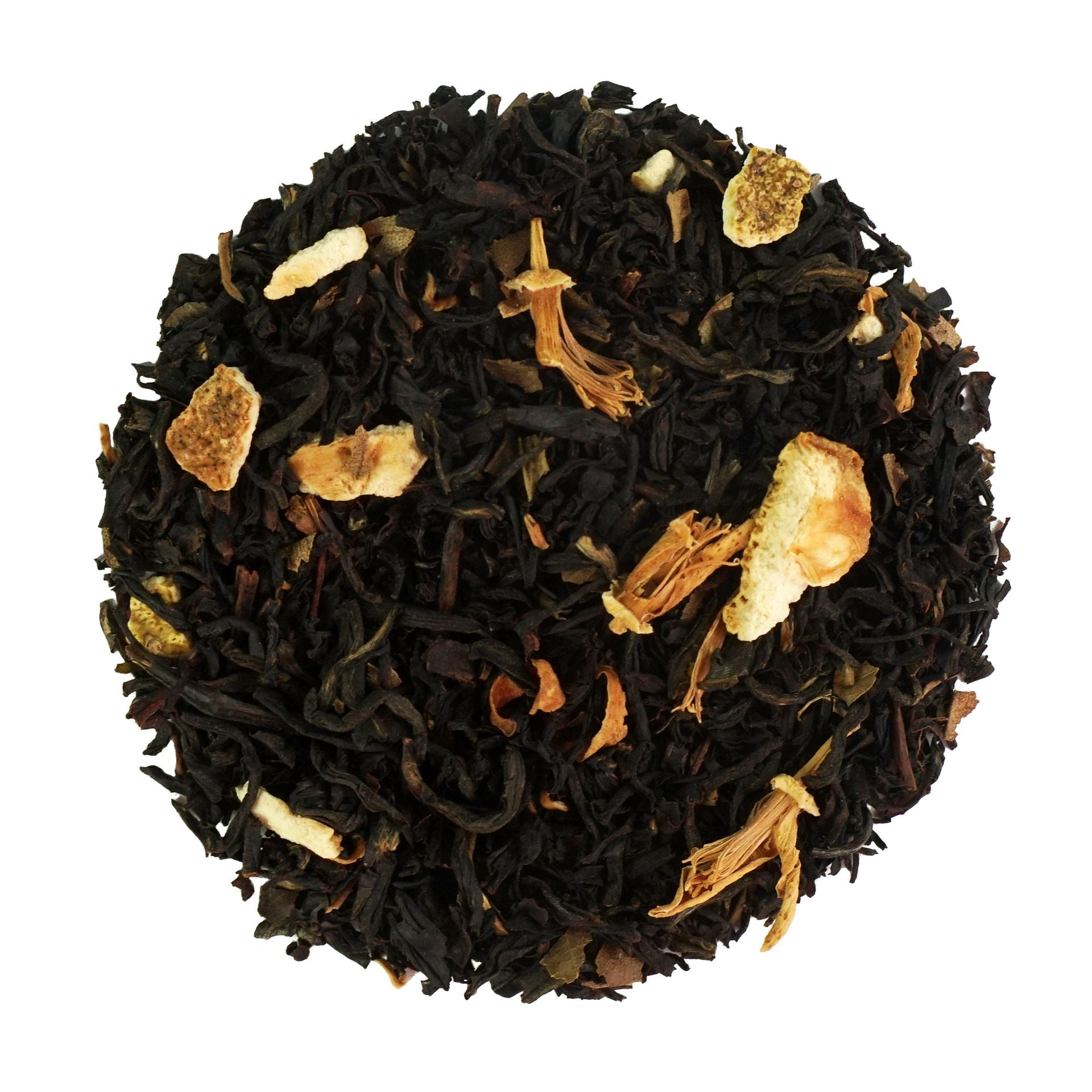 Appelsiinin kukinta luomu musta tee maustettu. Kuvassa Appelsiinin kukinta luomu mustan teen Golden Yunnan ja Ceylon teelehtiä sekä China Jasmin vihreän teen lehtiä ja mm. appelsiinin terälehtiä sekä appelsiinin kuoria.