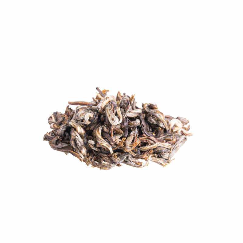 Jasmin Qucha Imperial luomu vihreä tee. Kuvassa Jasmin Qucha Imperial luomu vihreän teen lehtiä, joissa näkyy valkoista untuvaa.